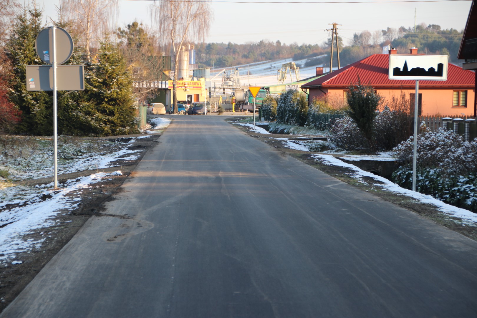 Widok przebudowanej drogi gminnej nr 116627 L w miejscowości Żurawnica 