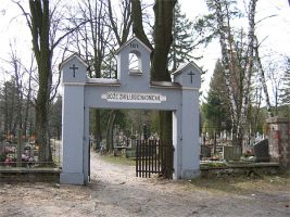 Cmentarz grzebalny - brama